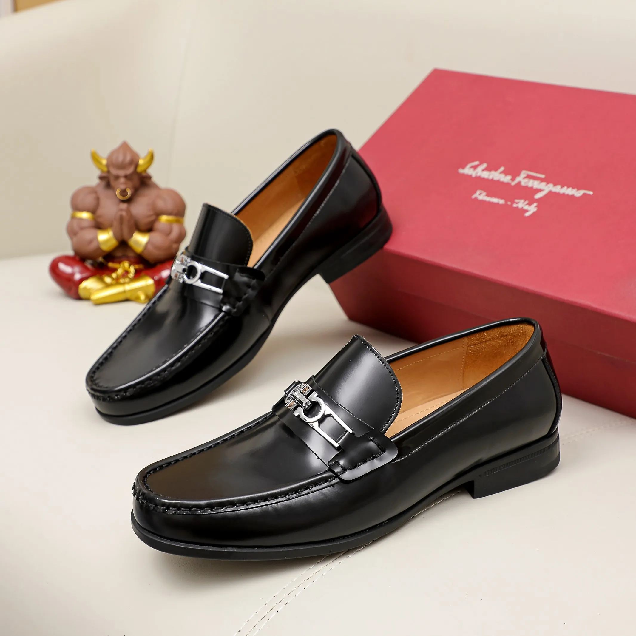 Men's clothing and shoes 💰460 🔥Ferragamo's new men's casual slip-on shoes🇨🇳Official website original 1:1 mold opening, original quality💯Fine workmanship, high-end luxury☘The upper is made of imported Italian first-layer cowhide🌴Luxury🐂leather lining🍓Rubber wear-resistant and non-slip outsole, breathable and comfortable to wear🍍The first choice for high-end men, black, size 38-45